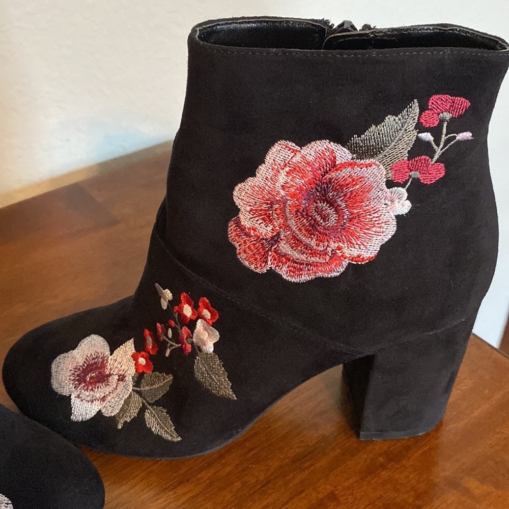 American Eagle Outfitters Woman’s Floral Embroidered Ankle Black Booties Size 6 - Picture 4 of 12